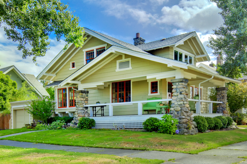 Green,Old,Craftsman,Style,Home,With,Covered,Porch,In,The